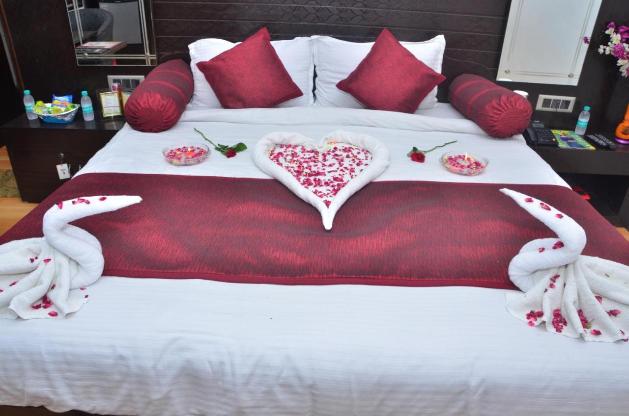 Le Leisure Hotel Prayagraj Exterior photo